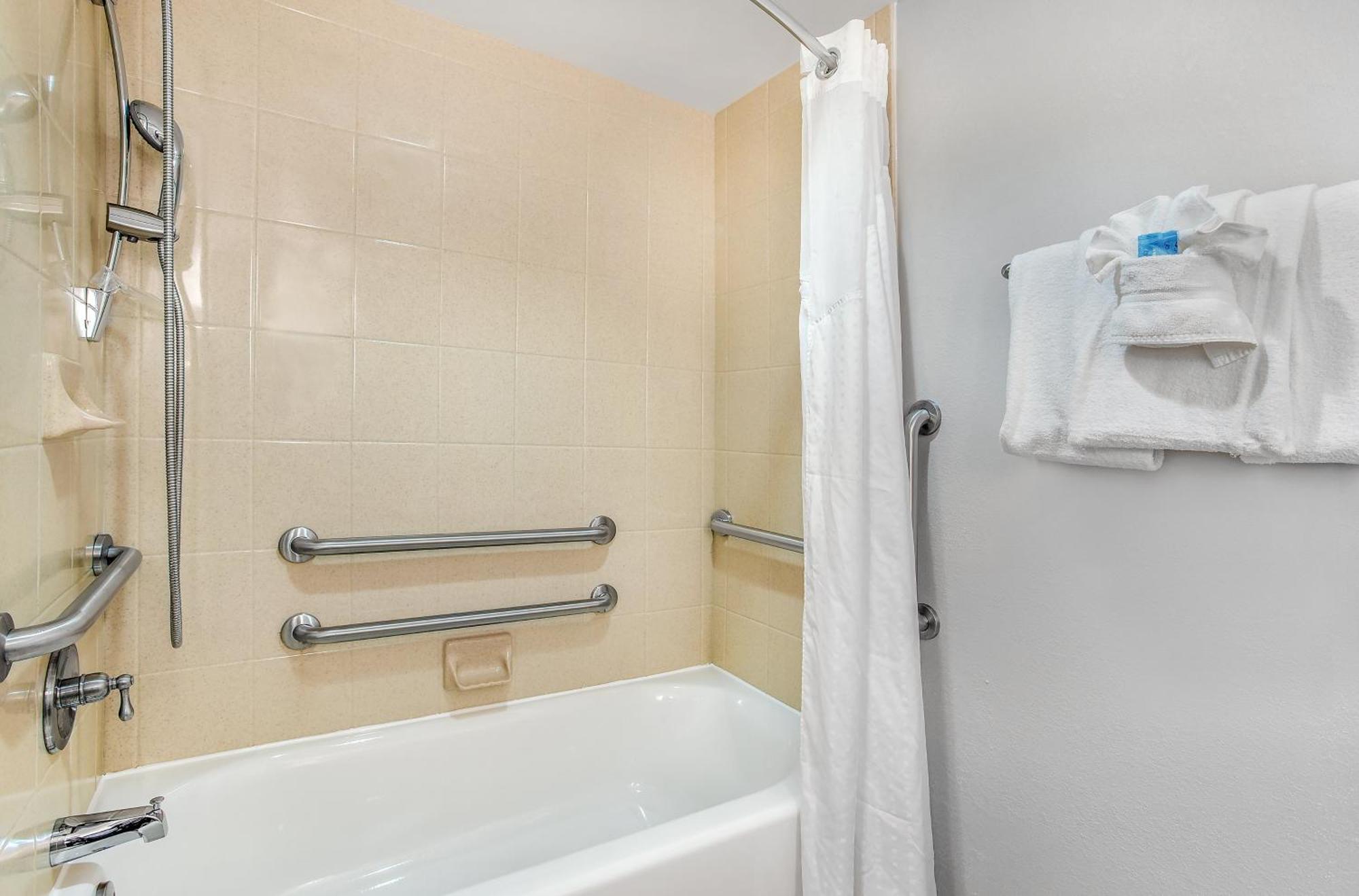 Standard King Room with Accessible Tub - Mobility Access