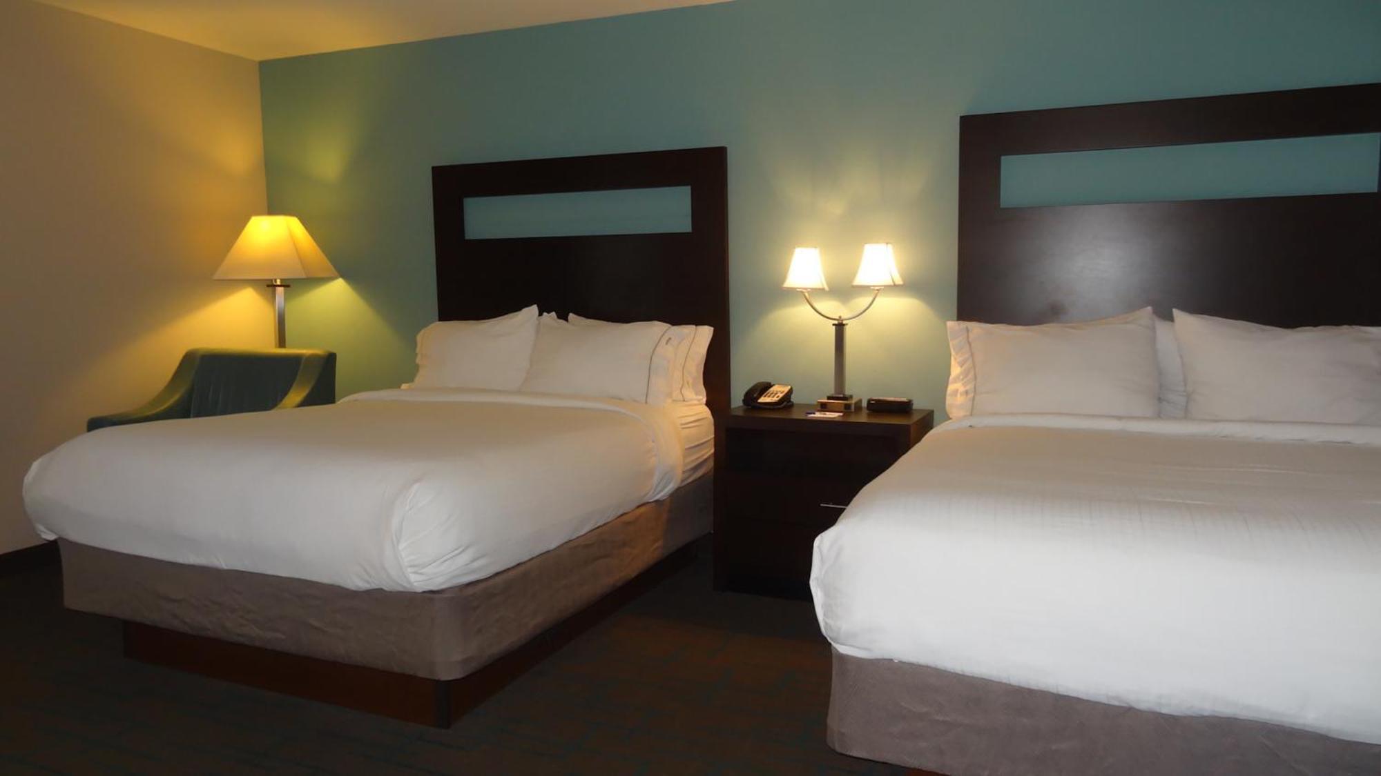 Standard Queen Room with Two Queen Beds
