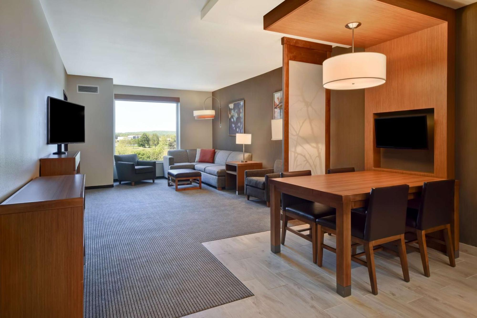One-Bedroom Suite with Two Queen Beds and Sofa Bed,1458645802:JPEG