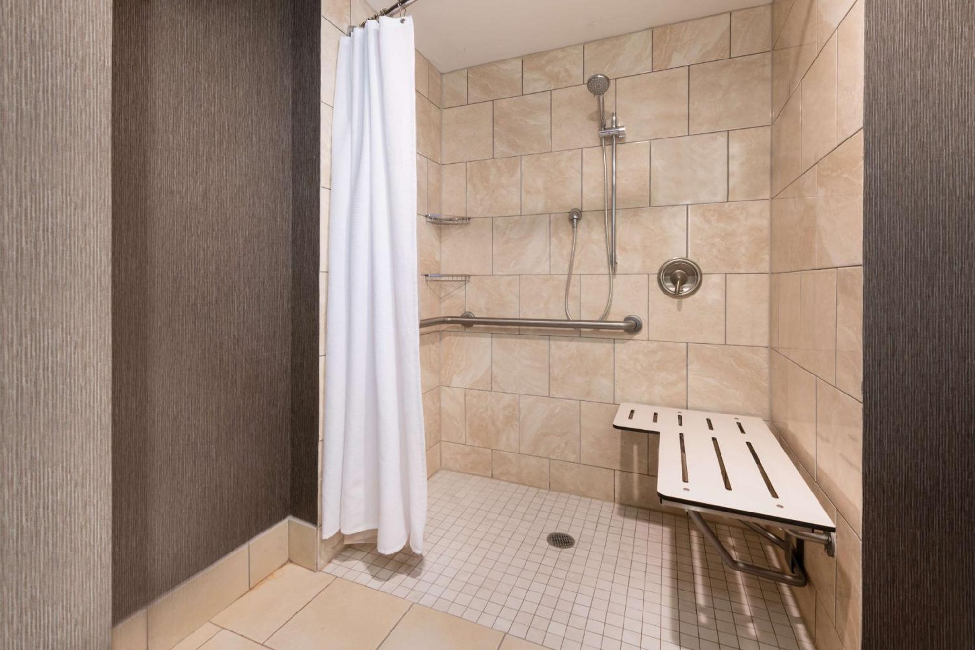 King Room with Accessible Shower - Disability Access,1458667357:JPEG