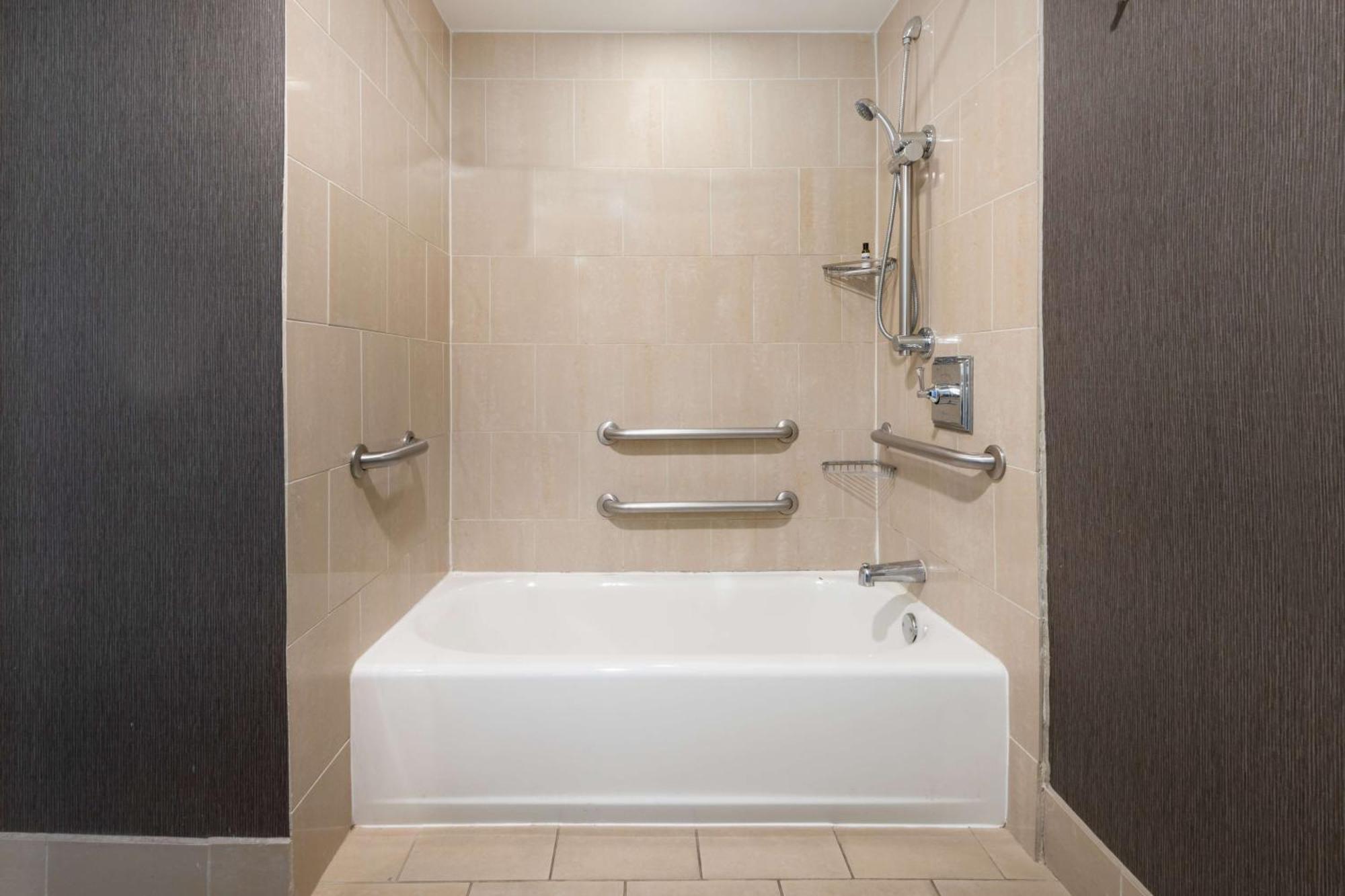 King Room with Accessible Tub - Disability Access,1284740629:JPEG
