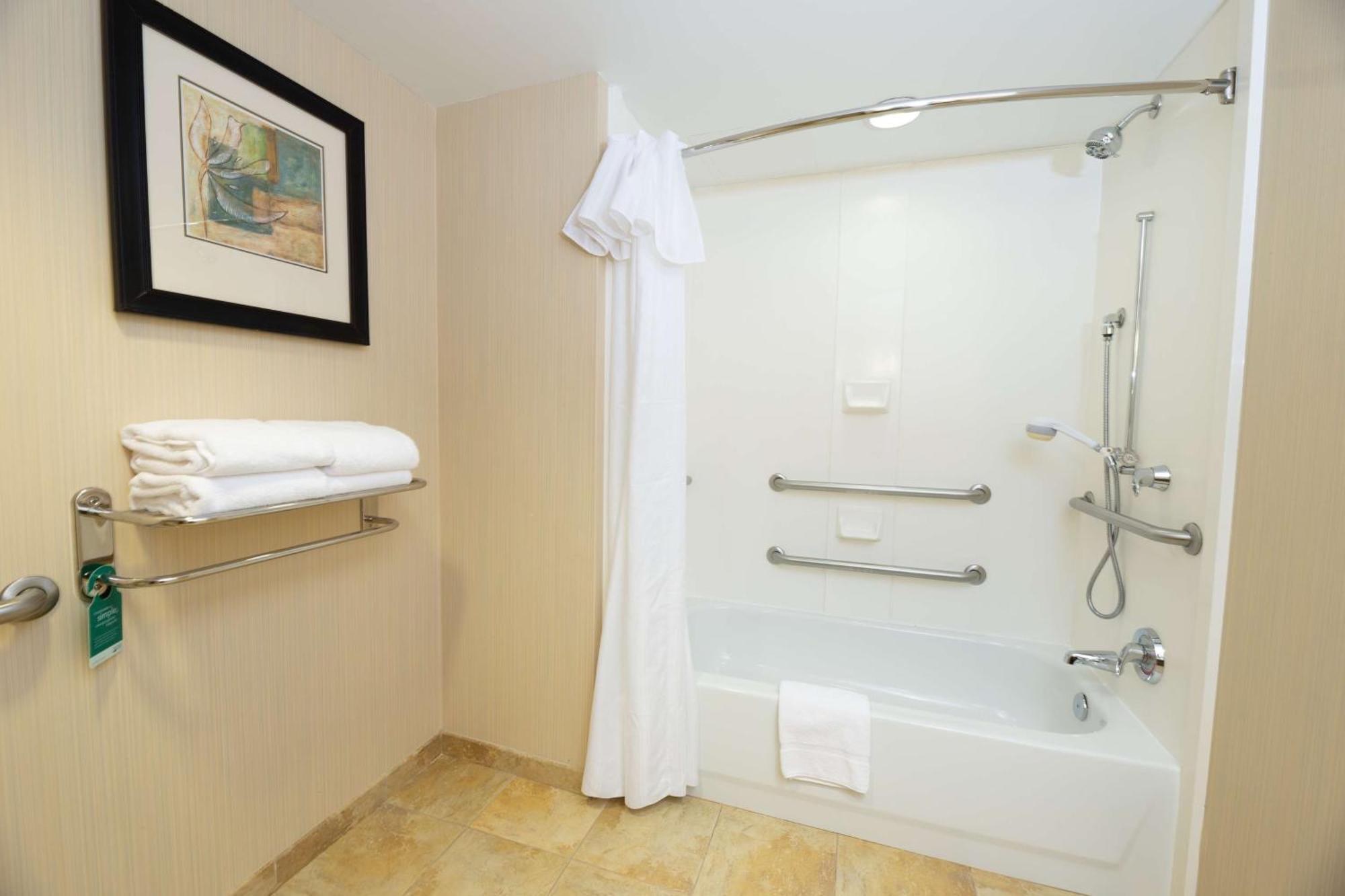 Suite with Two Queen Beds and Tub - Mobility and Hearing Access/Non-Smoking