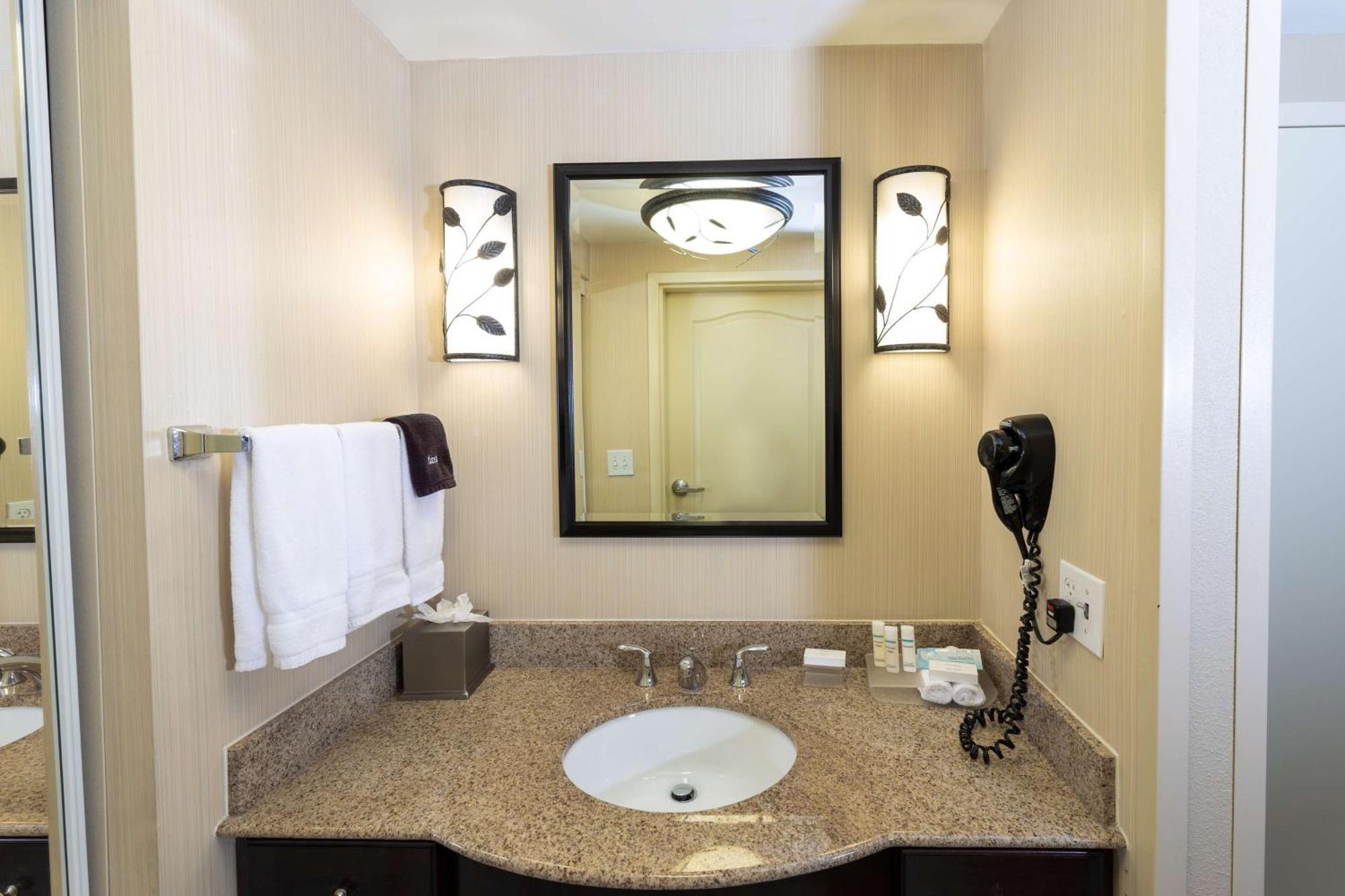King Suite - Mobility Access/Non-Smoking