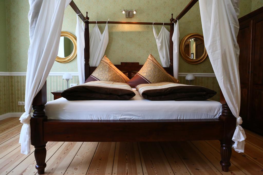 Großes Doppelzimmer mit Gartenblick