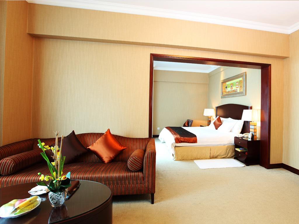 Business King Size Bed Room