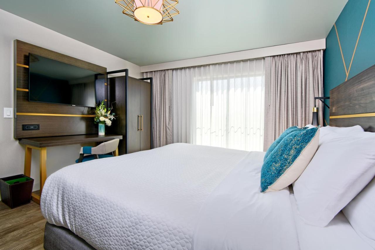Quarto com Cama King-size e Vista do Mar