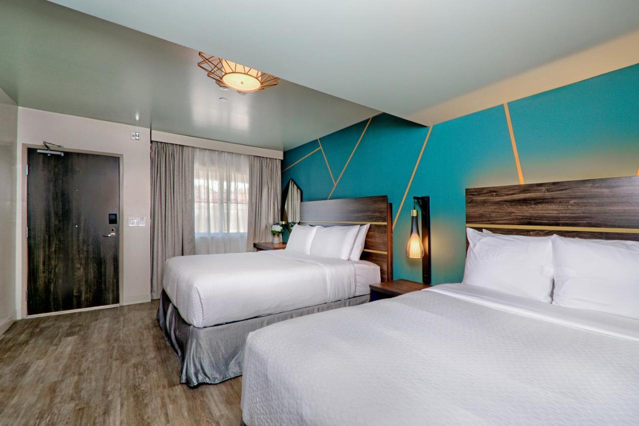 2 Double beds with Oceanview