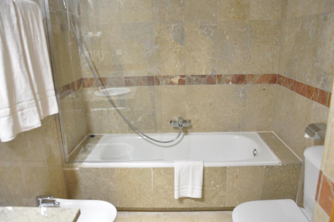 Double Room,1470107858:JPEG