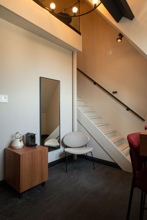 Deluxe Studio