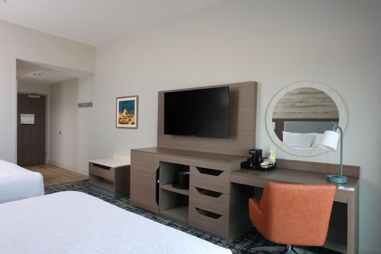 Queen Room with Two Queen Beds and Lake View