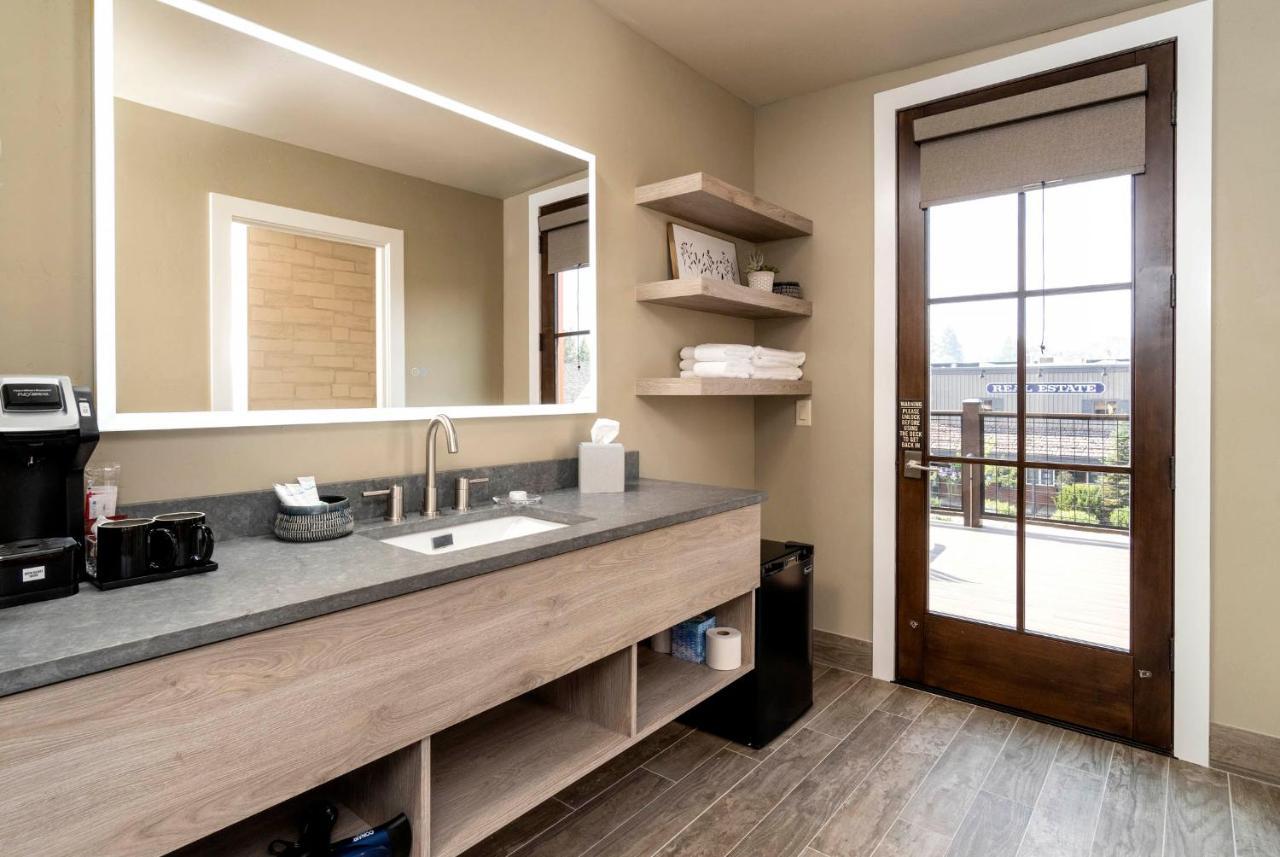 King Room with Balcony