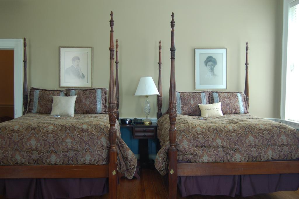 Deluxe Queen Room with Two Queen Beds