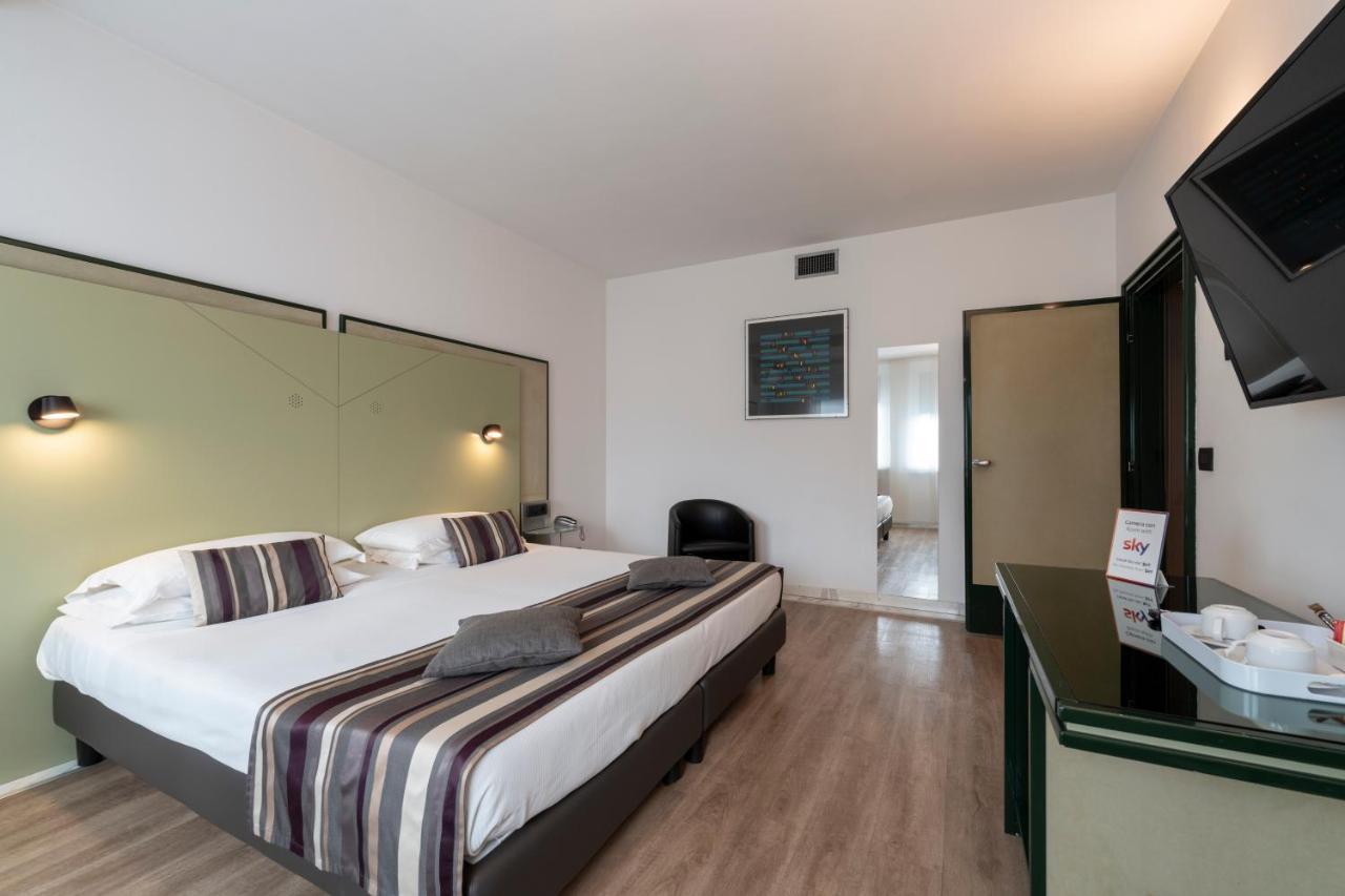 Standard Double Room,943530217:JPEG
