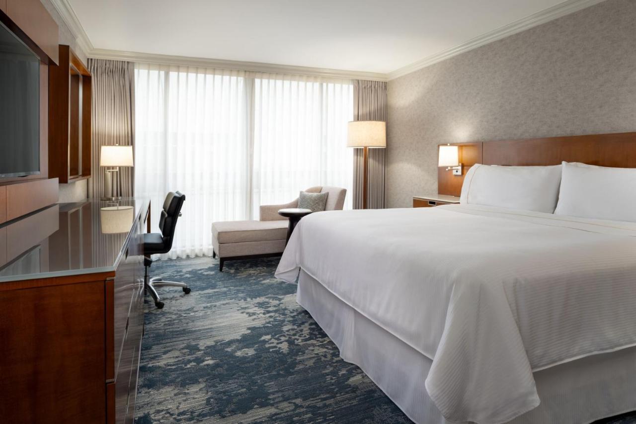 Standard Guest Room 1 King,1379759726:JPEG