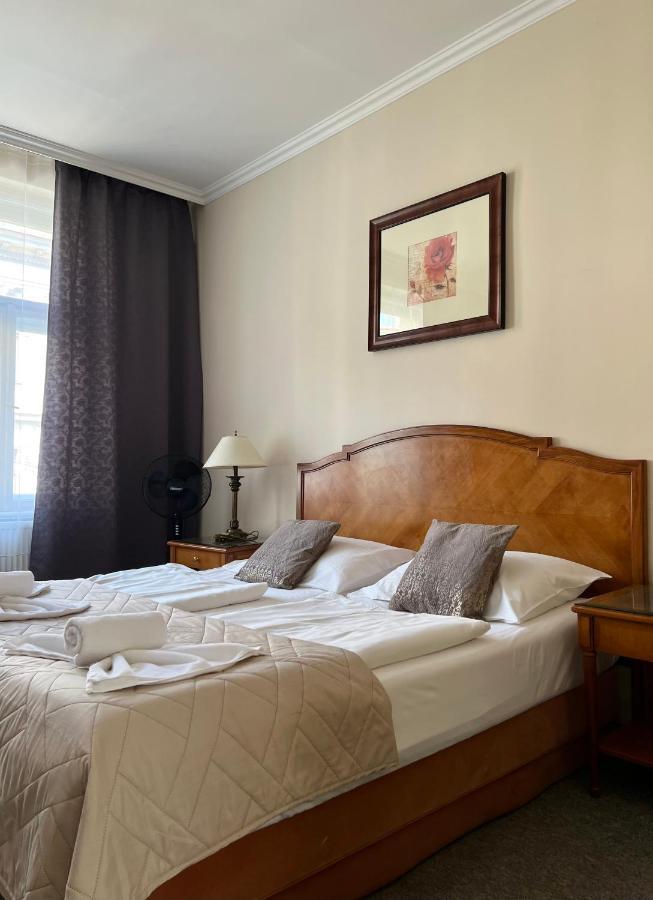 Camera Matrimoniale con Letto Supplementare