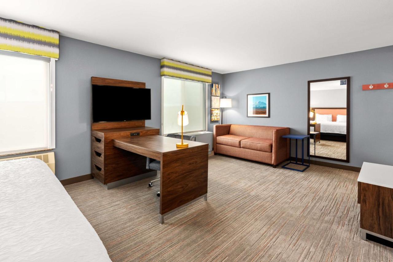 King Studio Suite with Sofa Bed - Non-Smoking