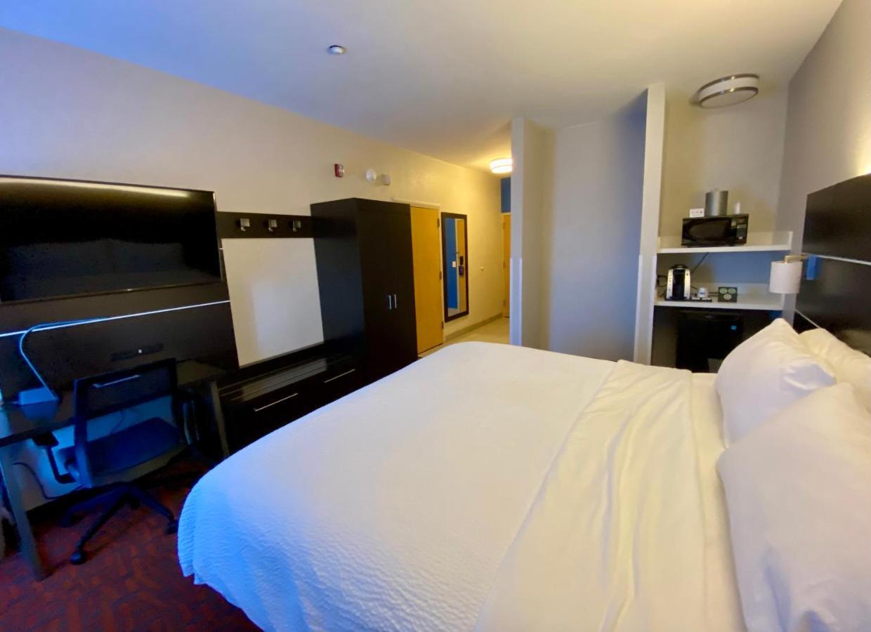 King Room - Mobility Access/Hearing Accessible