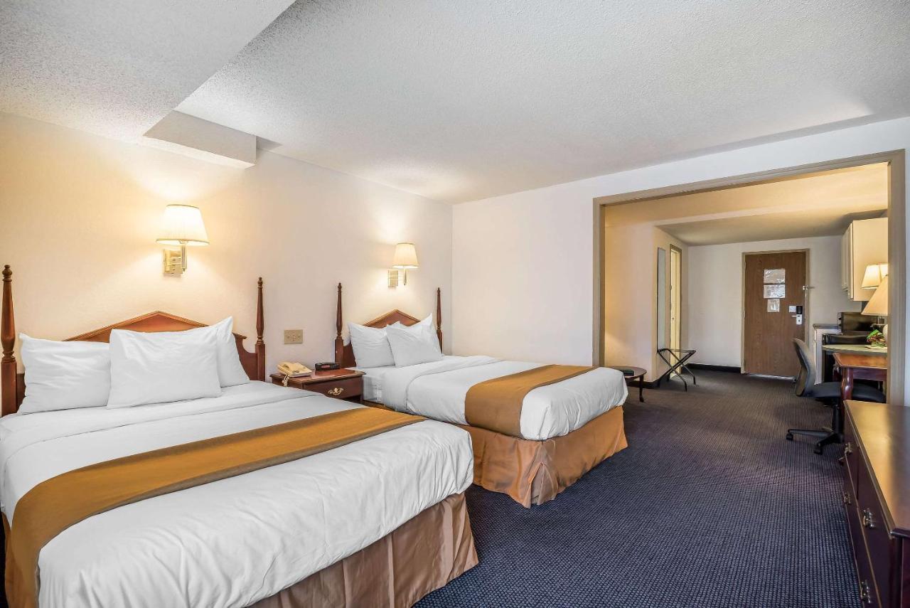 Business Suite with Two Double Beds - Non-Smoking