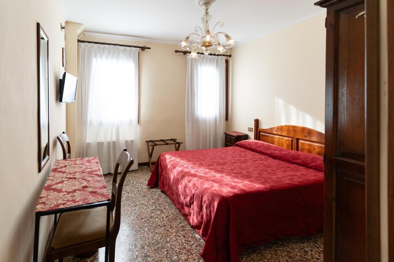 Double or Twin Room,1522514638:JPEG