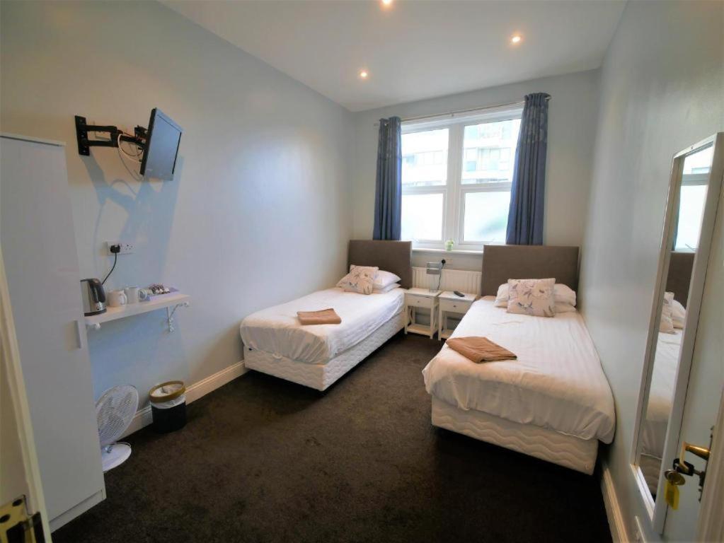 Tweepersoonskamer met 1 of 2 Bedden en Eigen Badkamer