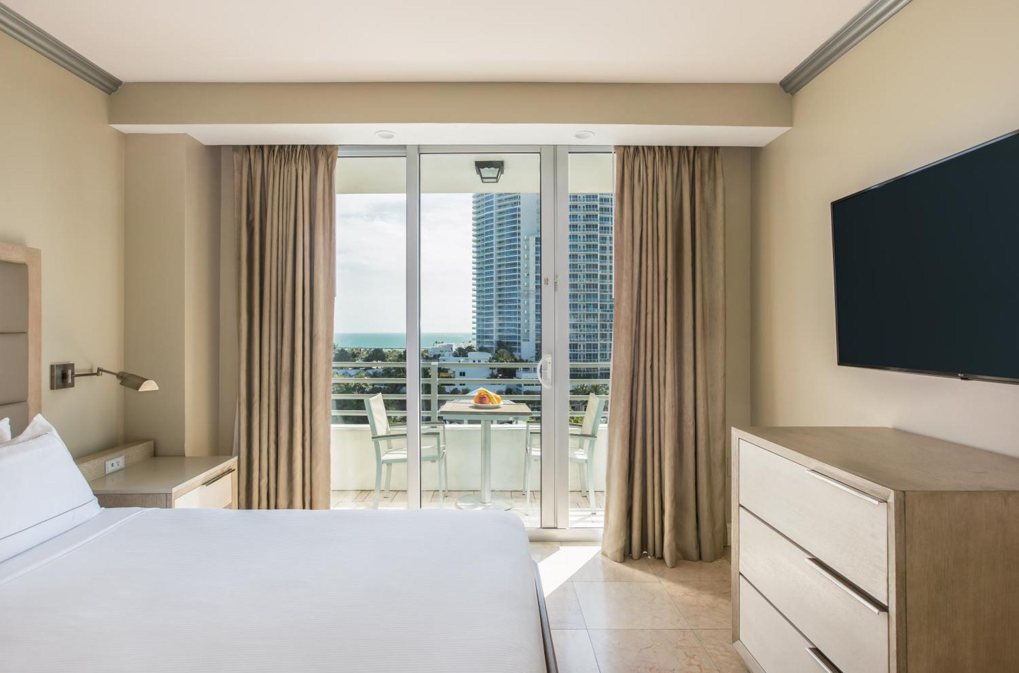 Suite King com 1 Quarto - Vista Parcial do Oceano