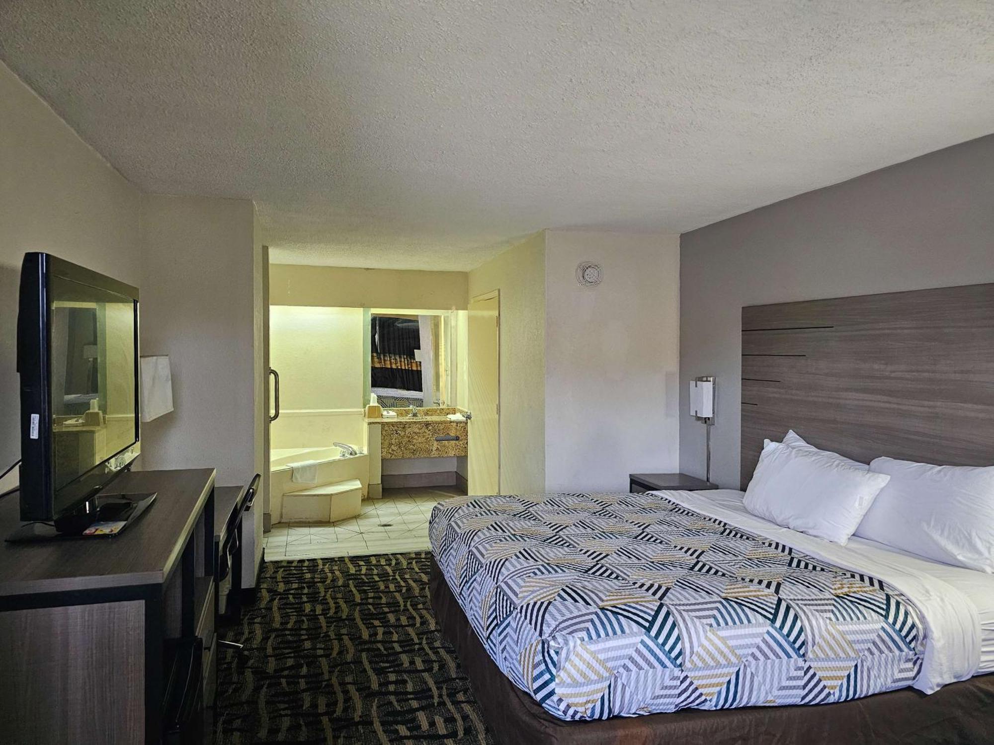 King Suite with Spa Bath - Smoking