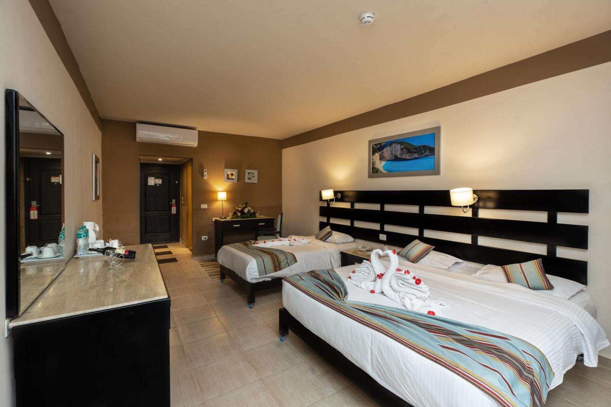 Standaard Tweepersoonskamer met 1 of 2 Bedden en Balkon