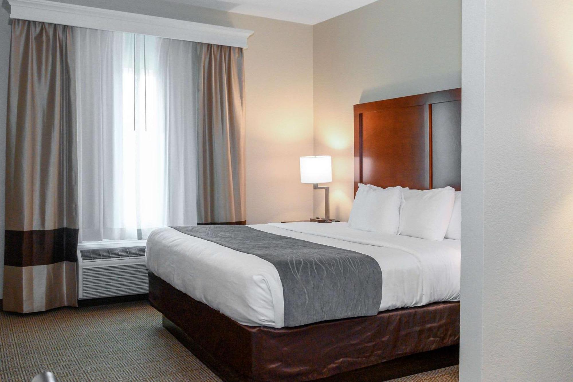 Nichtraucher-Suite mit großem Doppelbett