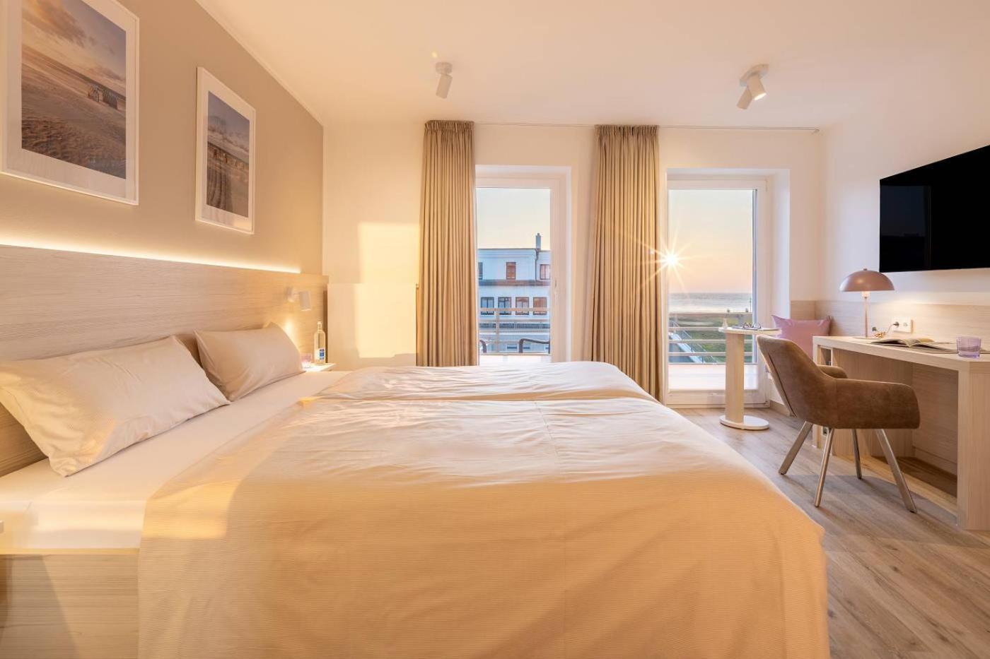 Doppelzimmer mit Balkon und Meerblick