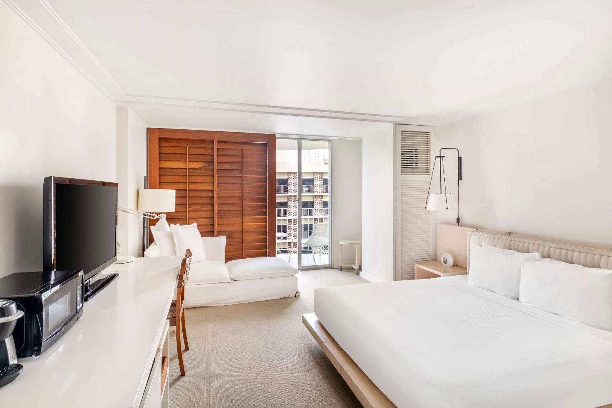 King Room with Bath Tub and City View - Mobility Accessible,1498710349:JPEG