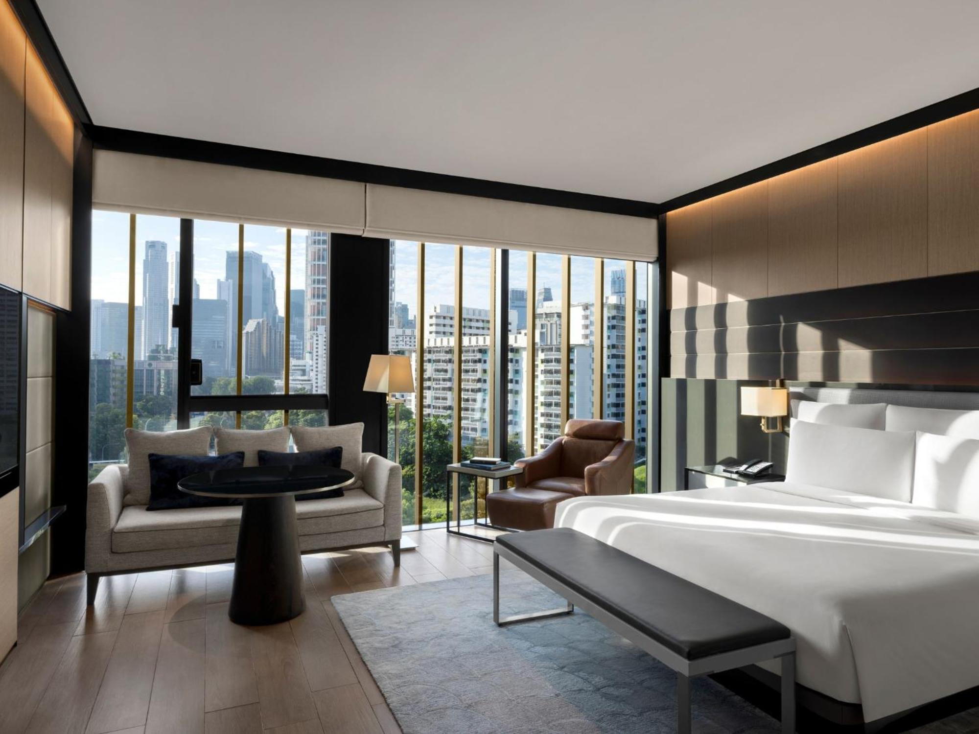Junior Suite mit Kingsize-Bett und Flussblick