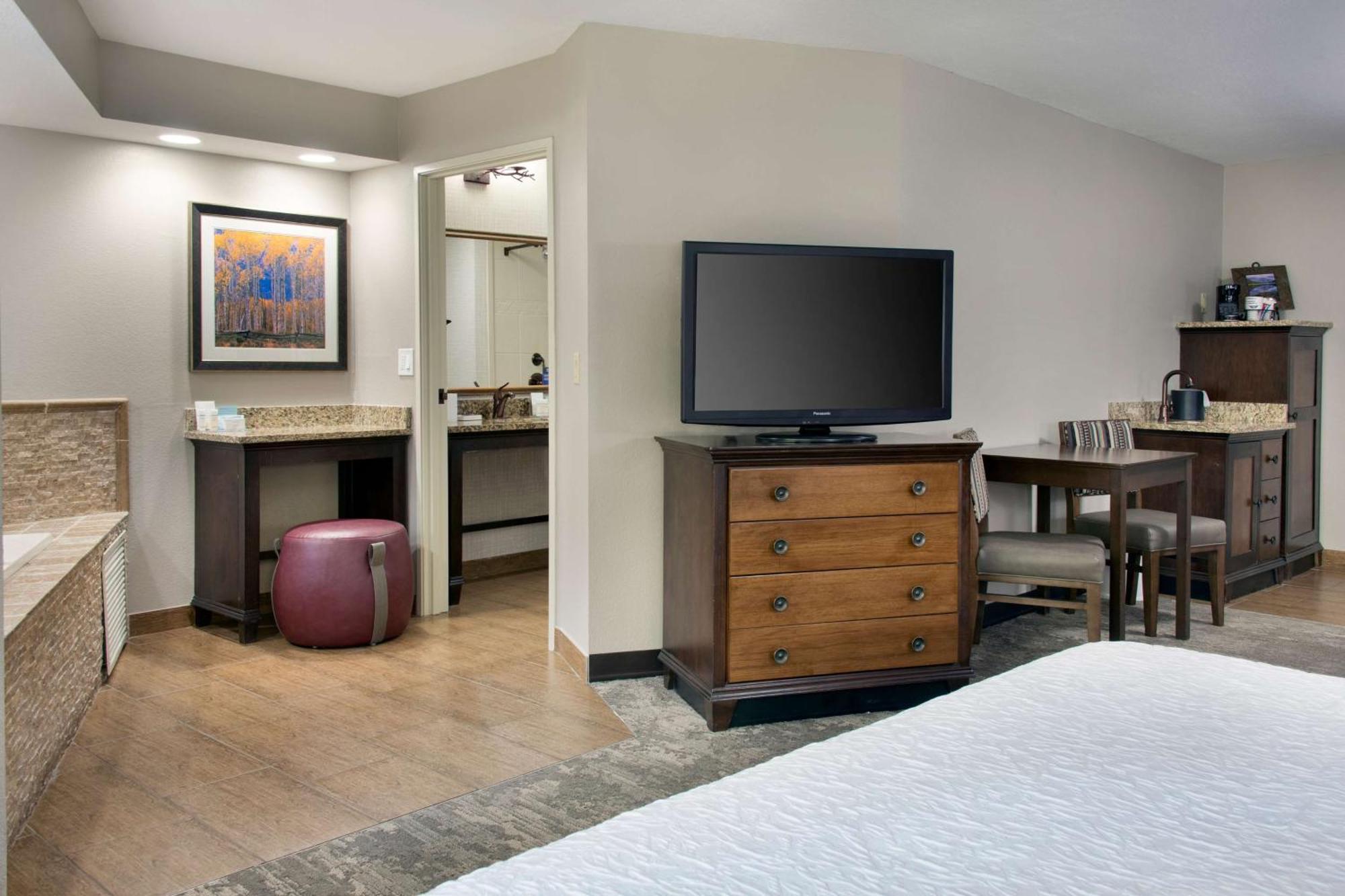 King Studio Suite Hot Tub