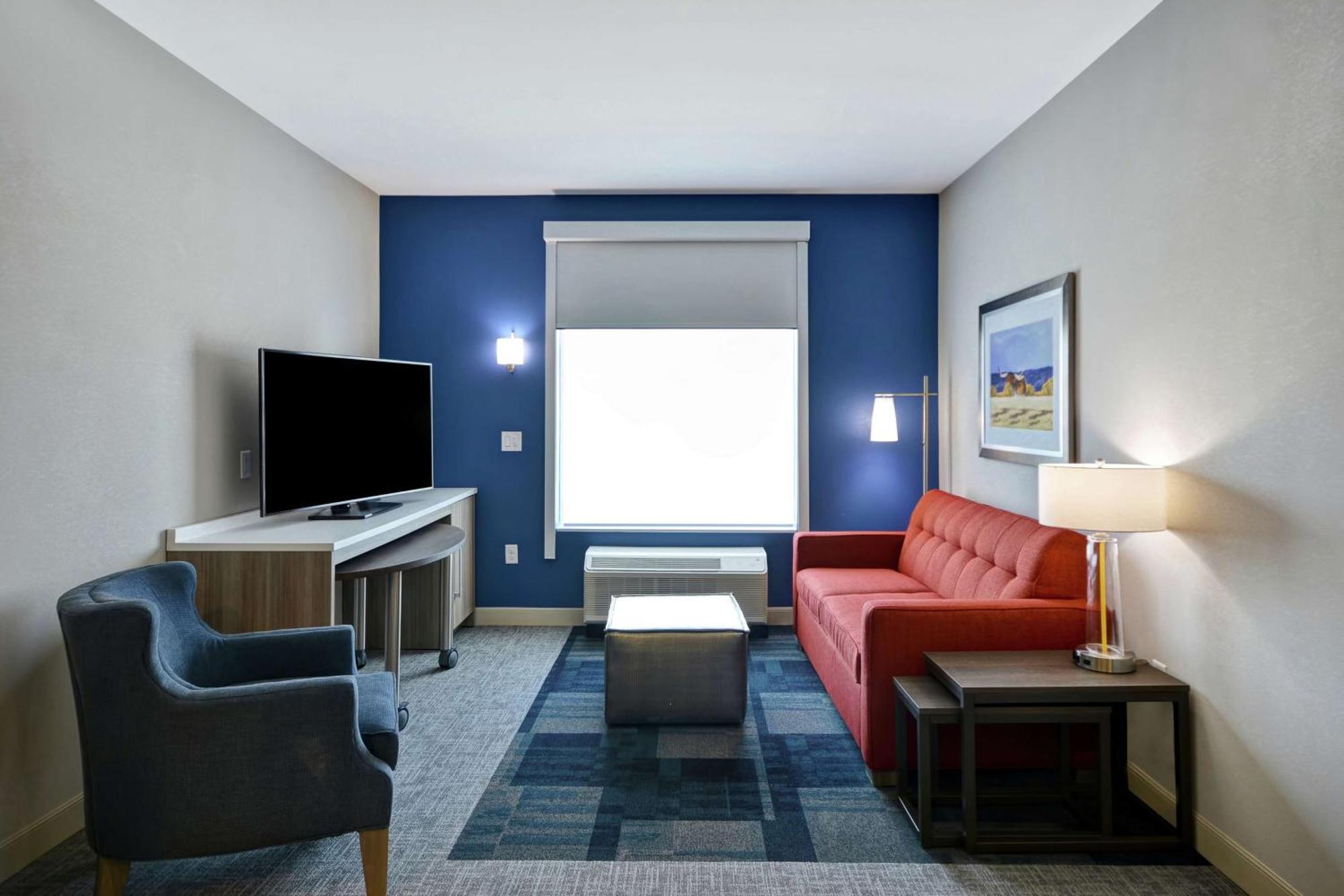King Suite - Mobility Access/Non-Smoking