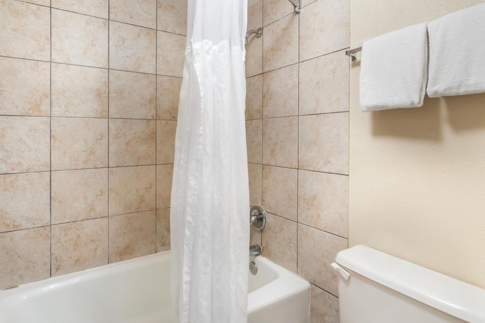 Quarto Standard com 2 Camas de Casal - Não Fumantes
