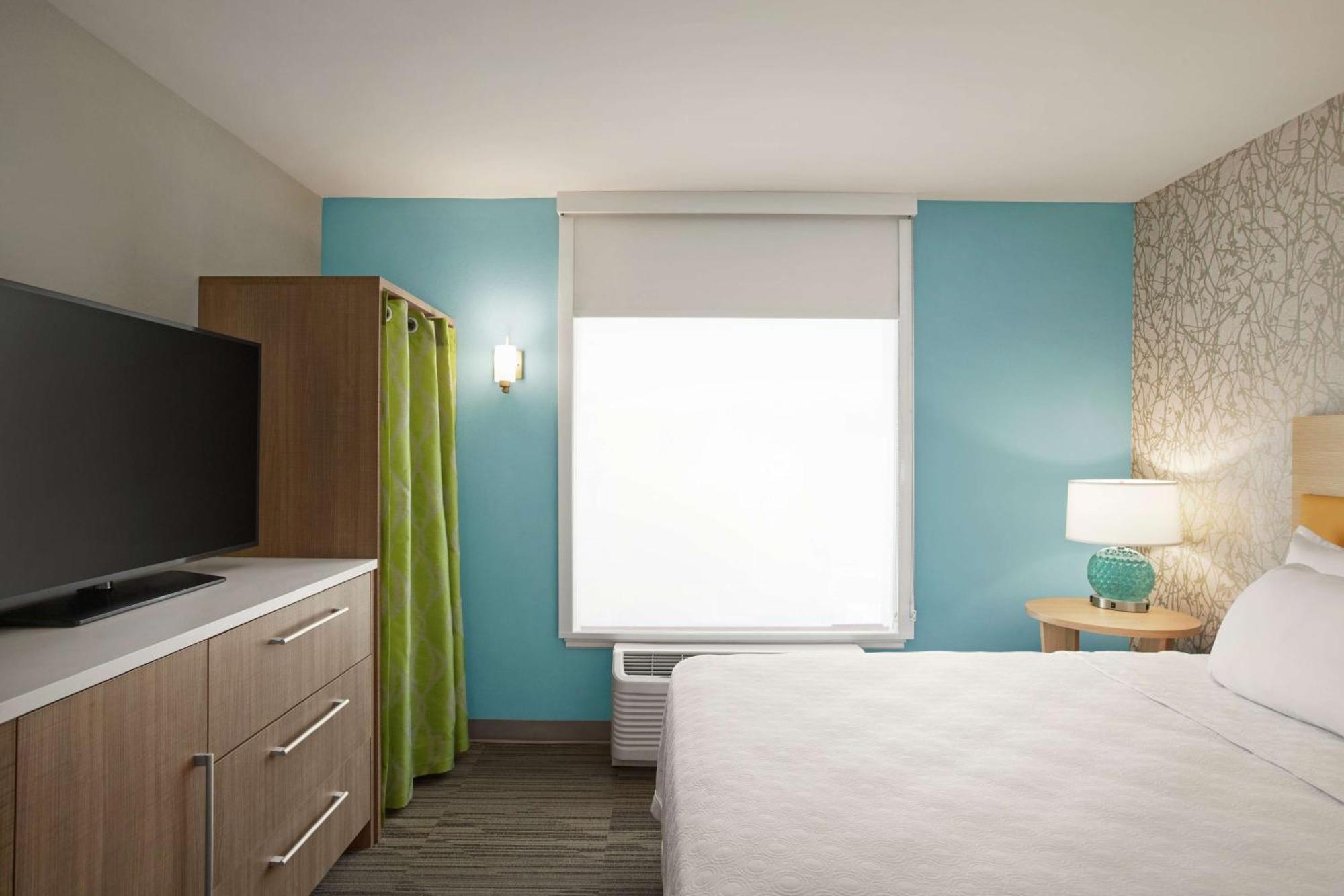 One-Bedroom Queen Suite - Non-Smoking