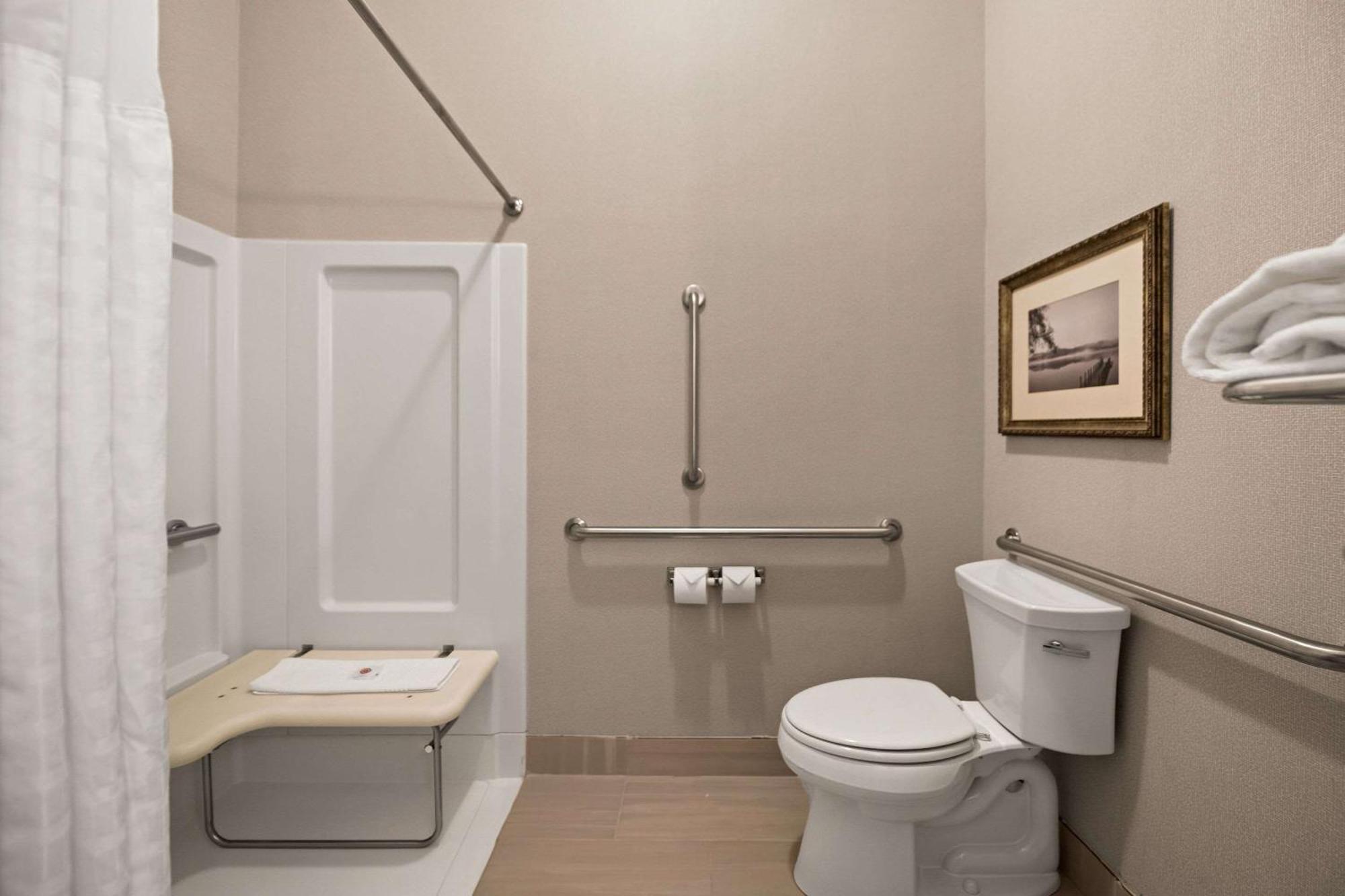 Queen Suite with Two Queen Beds - Accessible/Non-Smoking