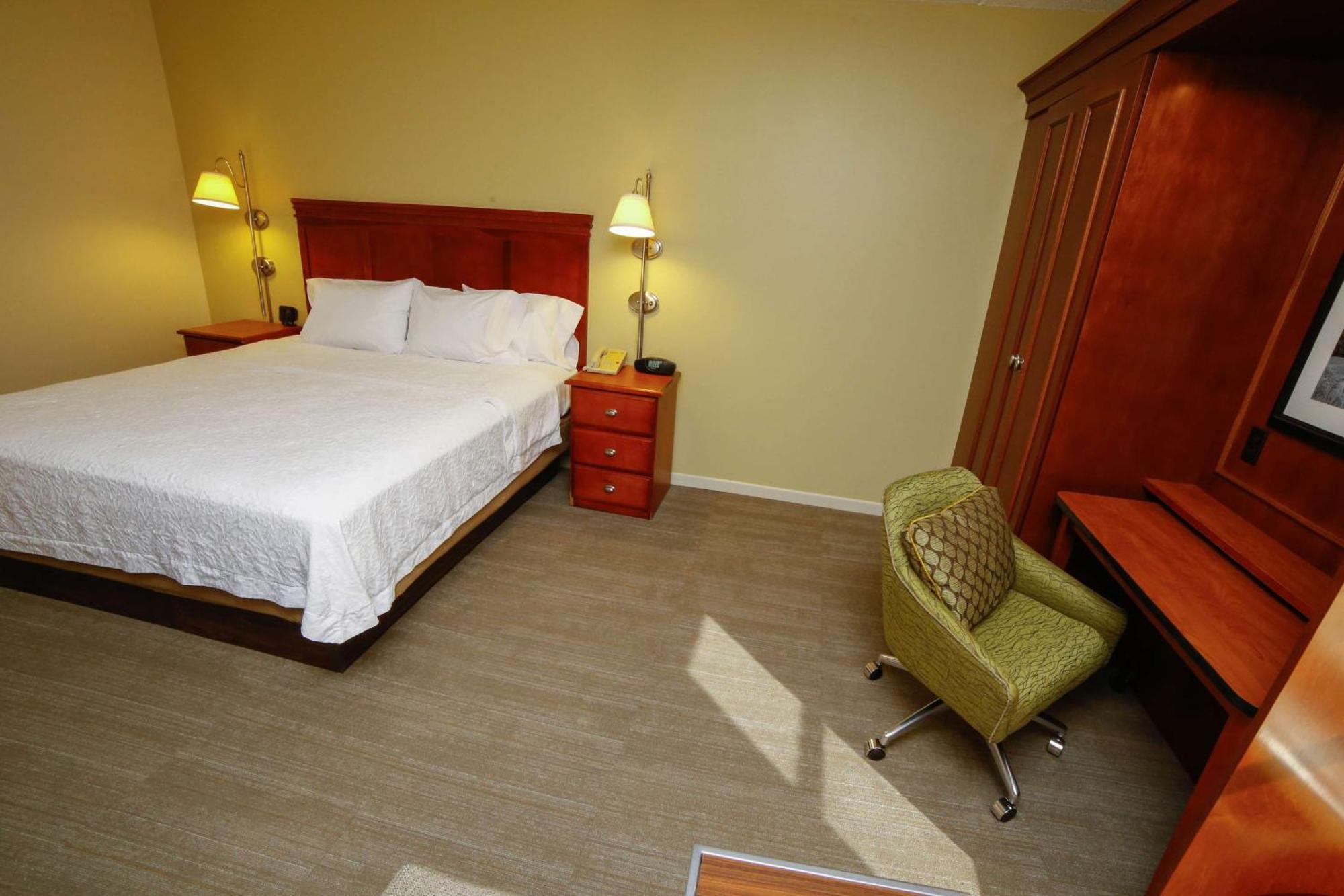 King Room - Hearing Access/Non-Smoking