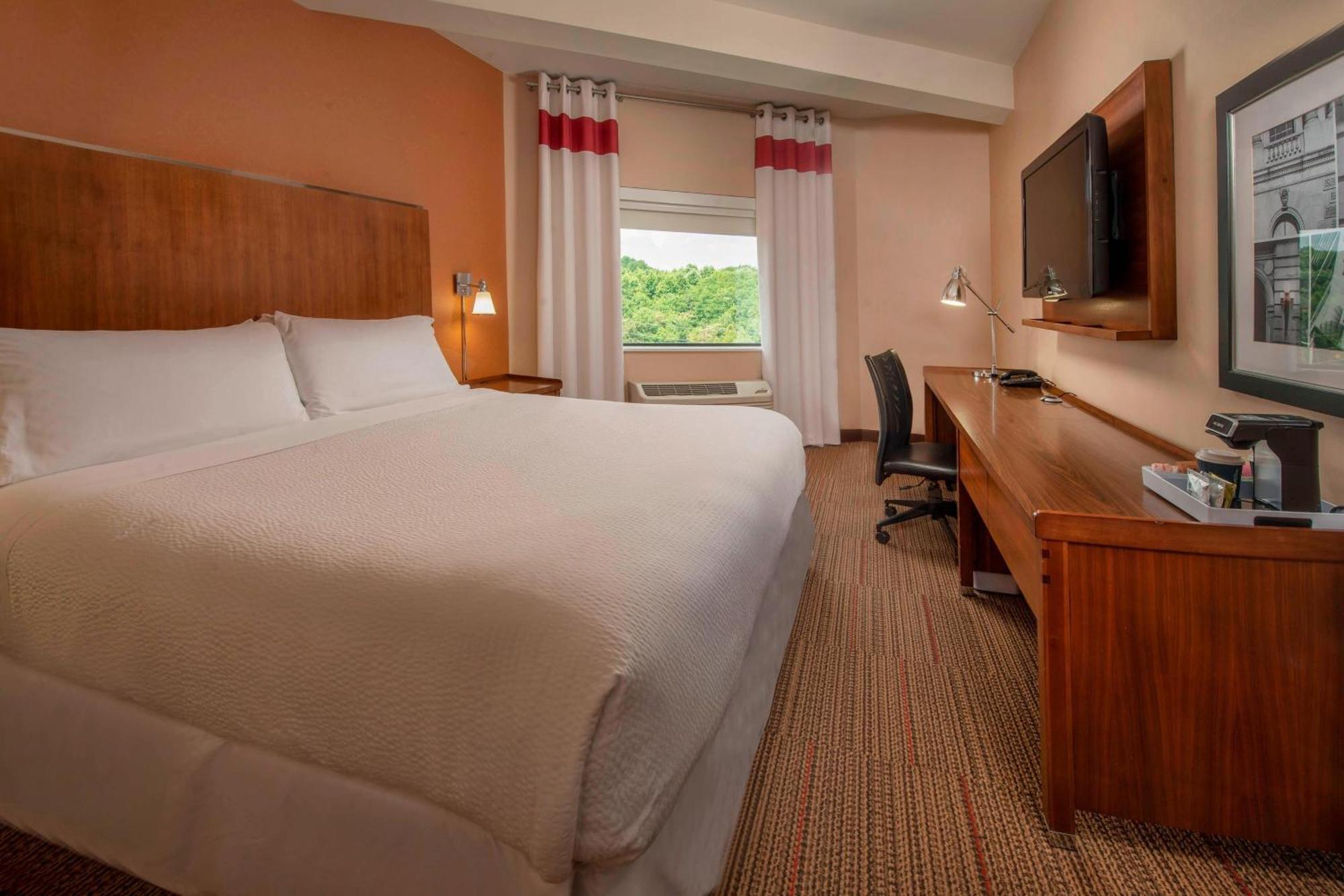 Guest room, 1 King, Whirlpool