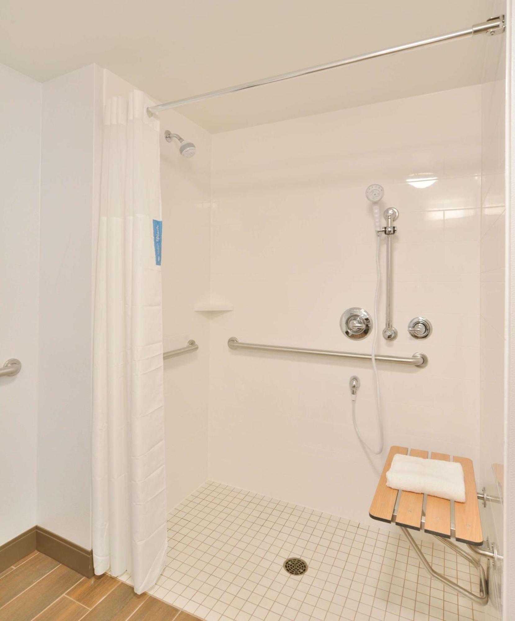 King Studio Mobility Accessible Roll Shower,1499414194:JPEG