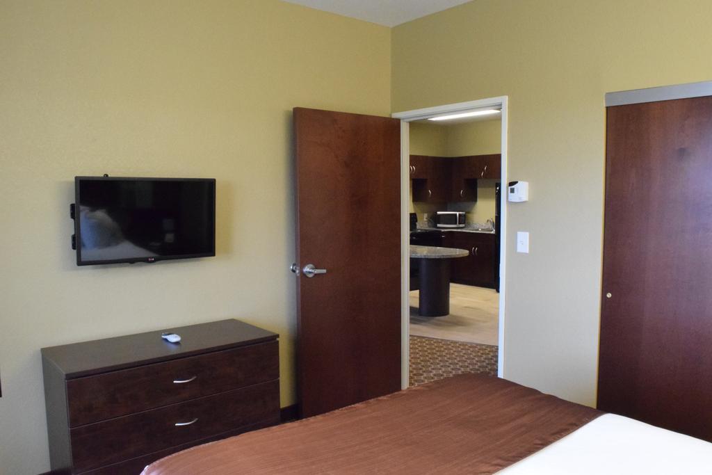 Queen Suite  - Disability Access - Non-Smoking