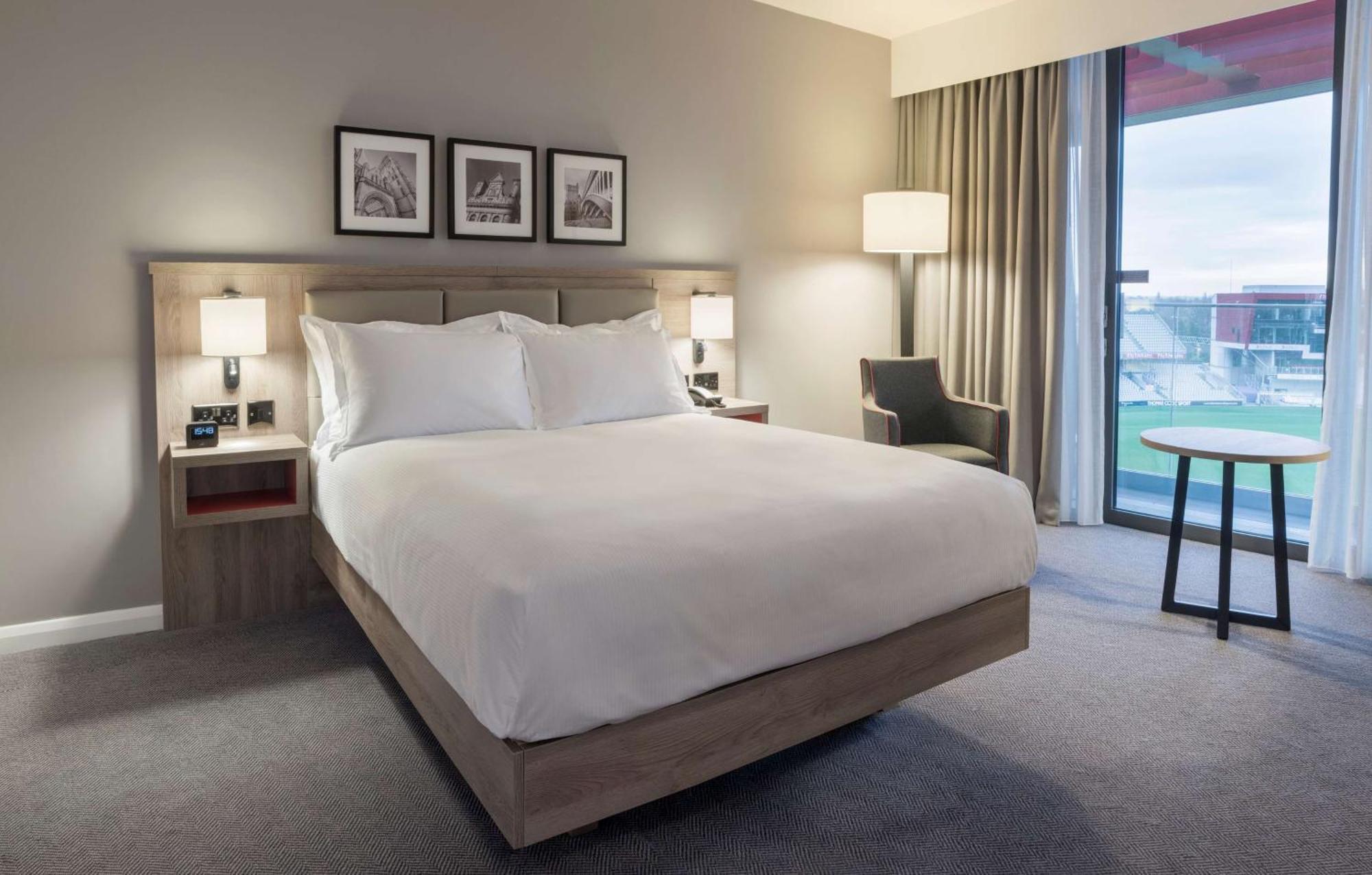 Deluxe Kamer met Kingsize Bed met Uitzicht op het Stadion
