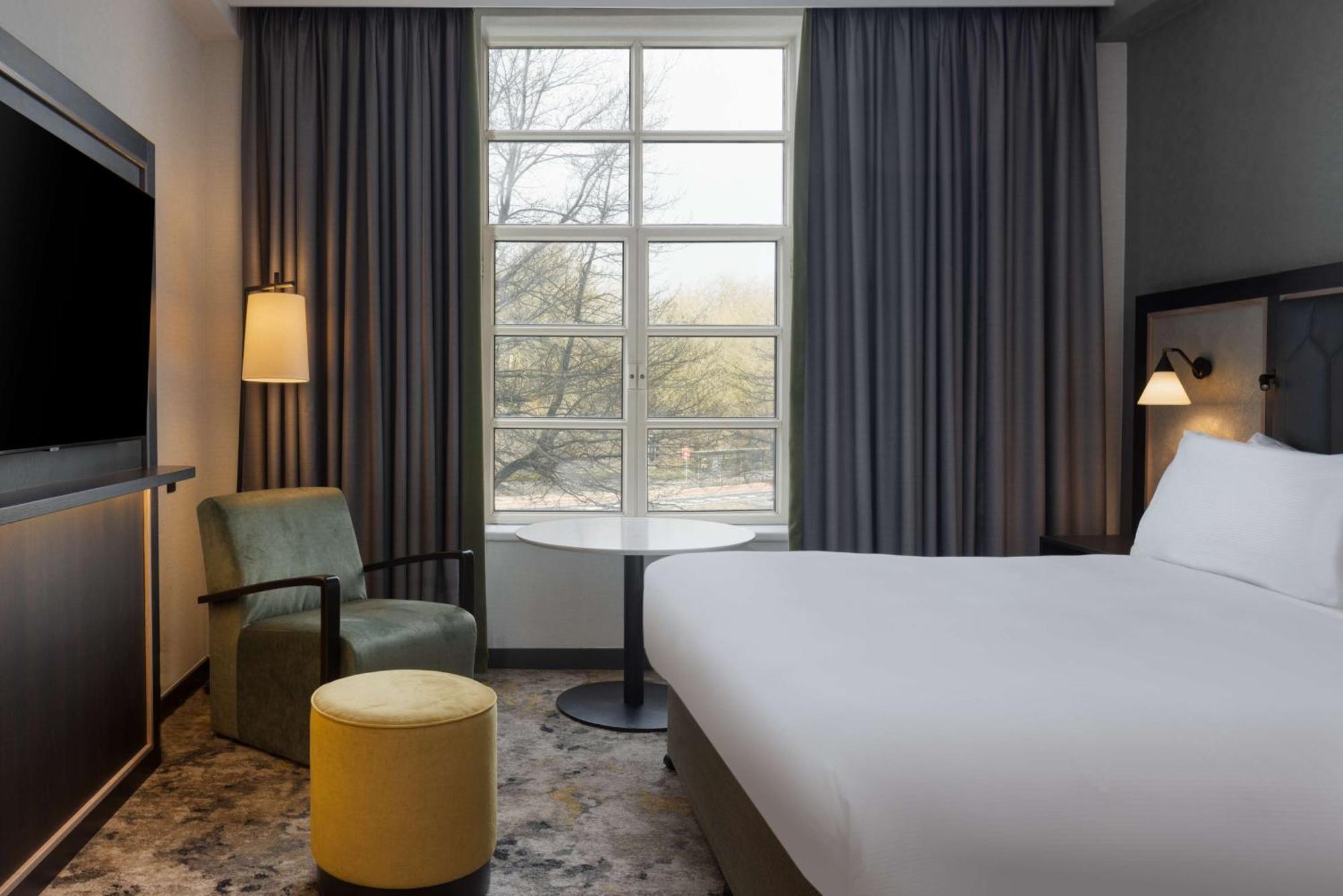 King Guest Room,1516382551:JPEG