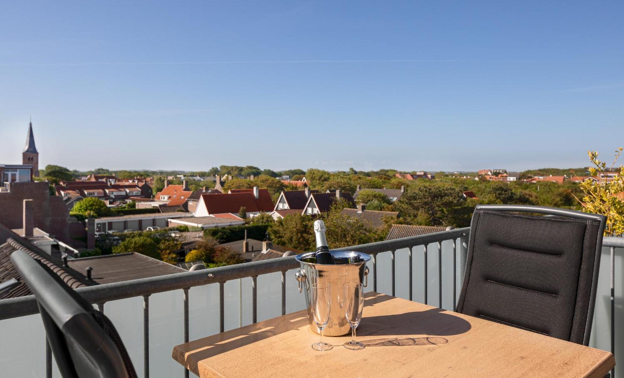 Deluxe tweepersoonskamer met balkon en uitzicht op zee