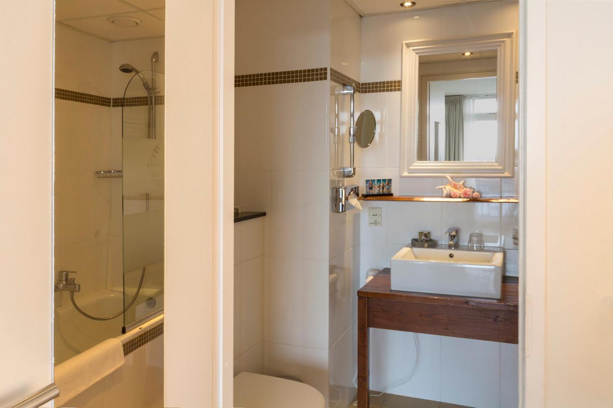 Hampton Bay Suite