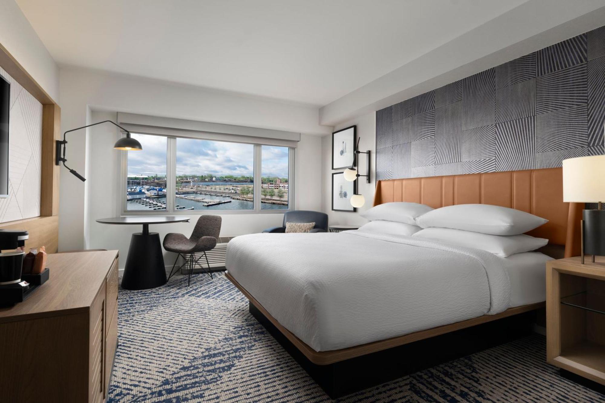 Guest room, 1 King, Marina view