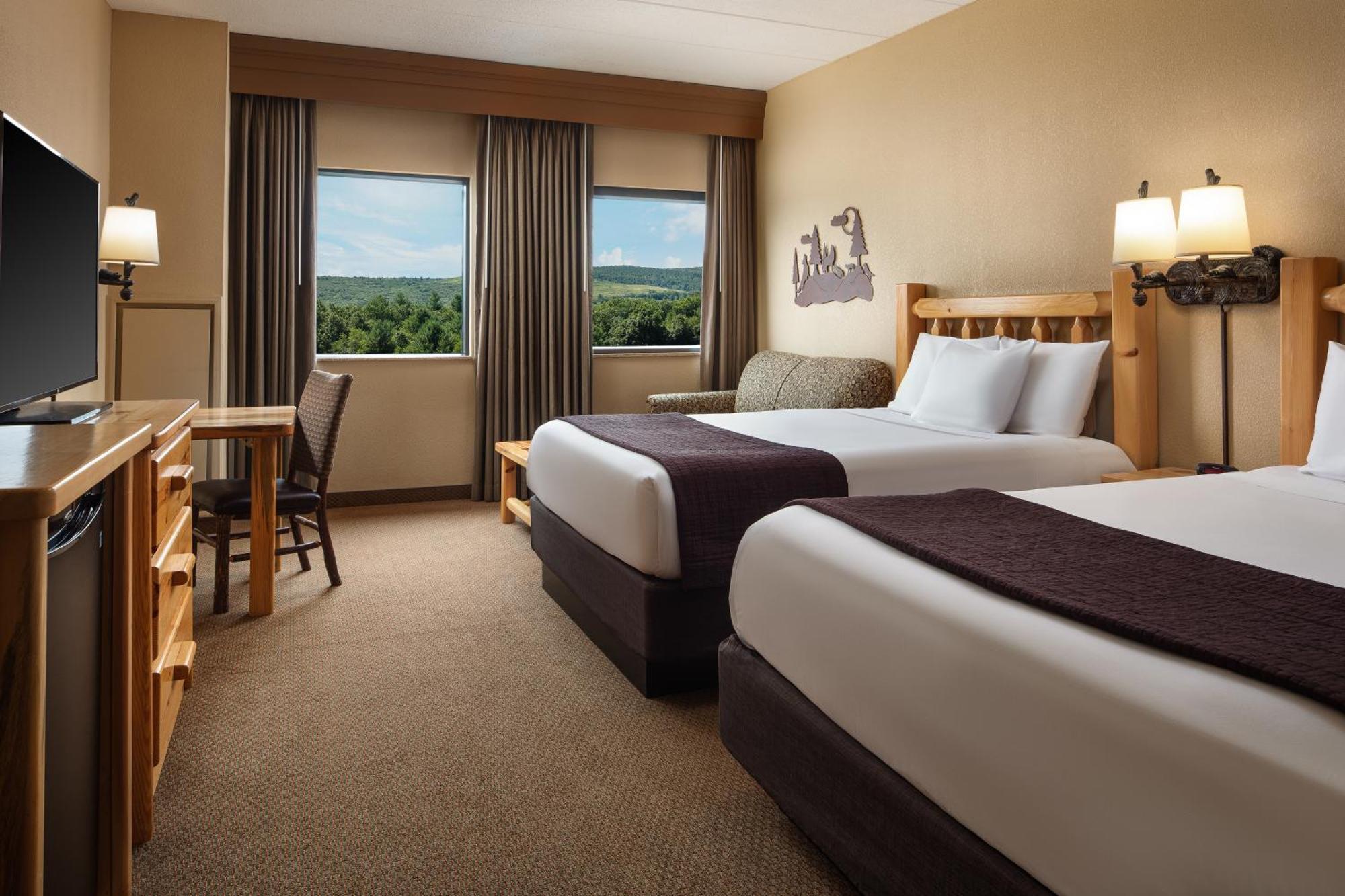 Double Queen Suite Accessible Bathtub