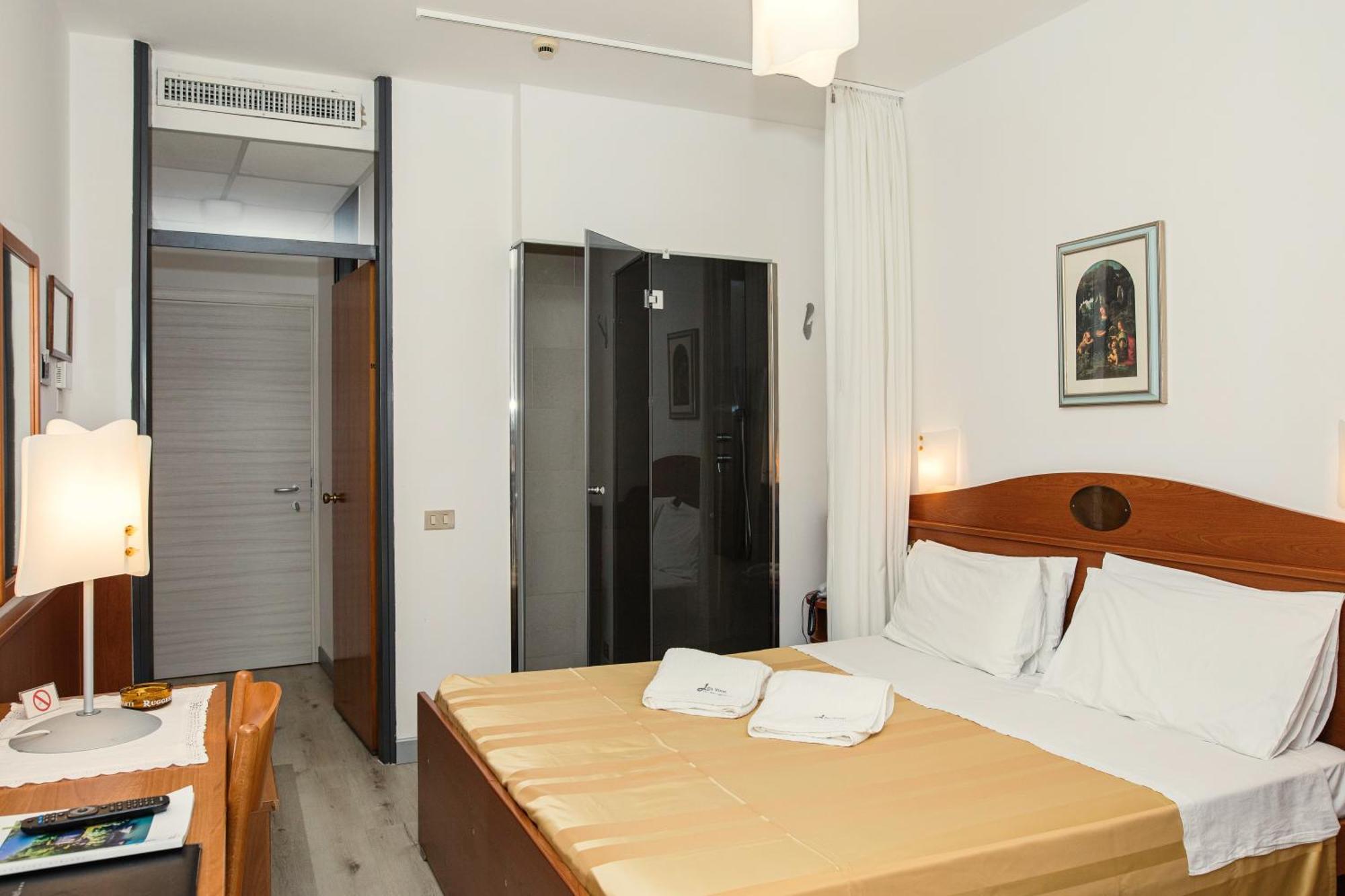 Deluxe Double Room Shower,1521534484:JPEG
