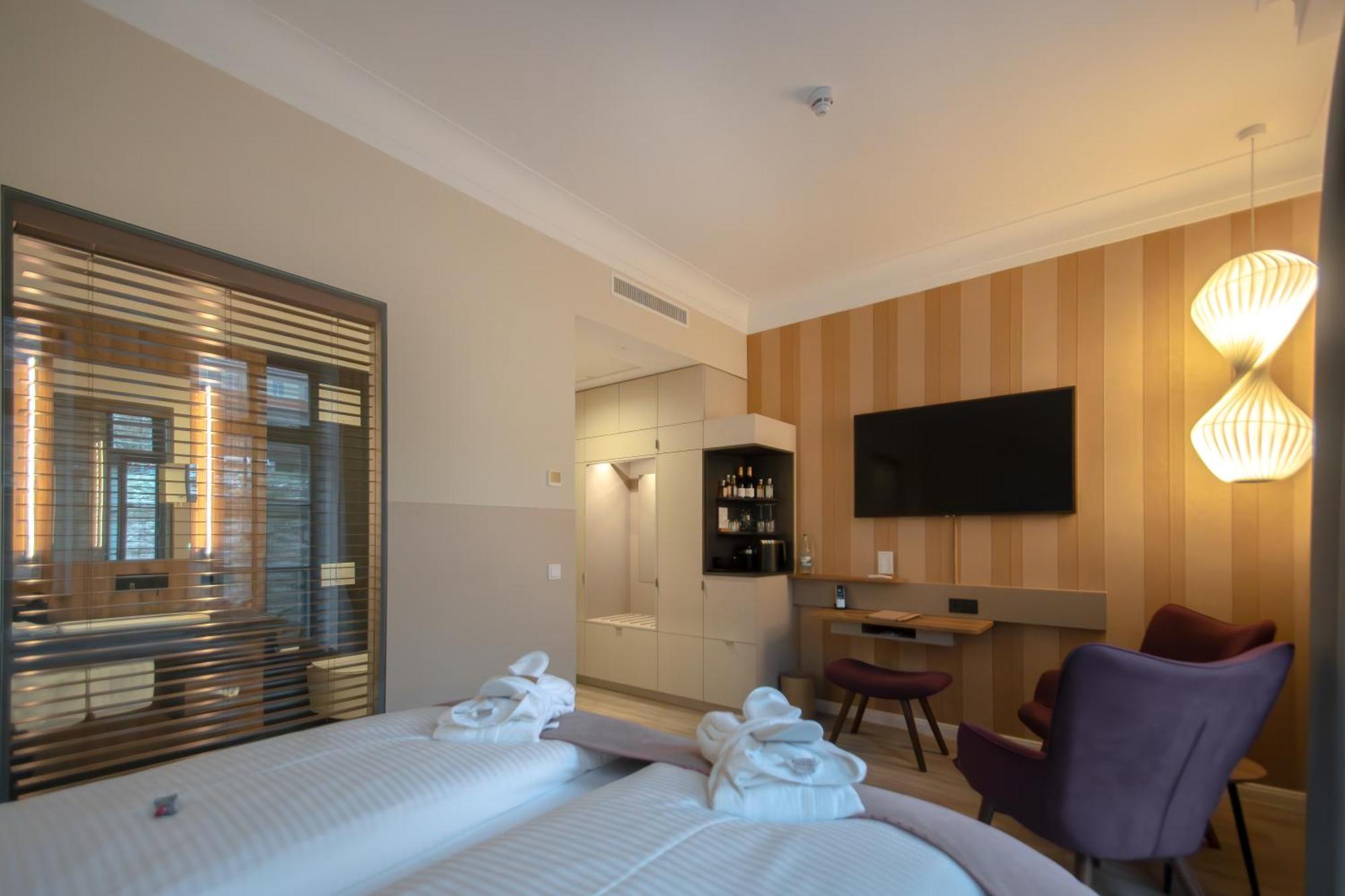 Doppelzimmer mit französischem Balkon