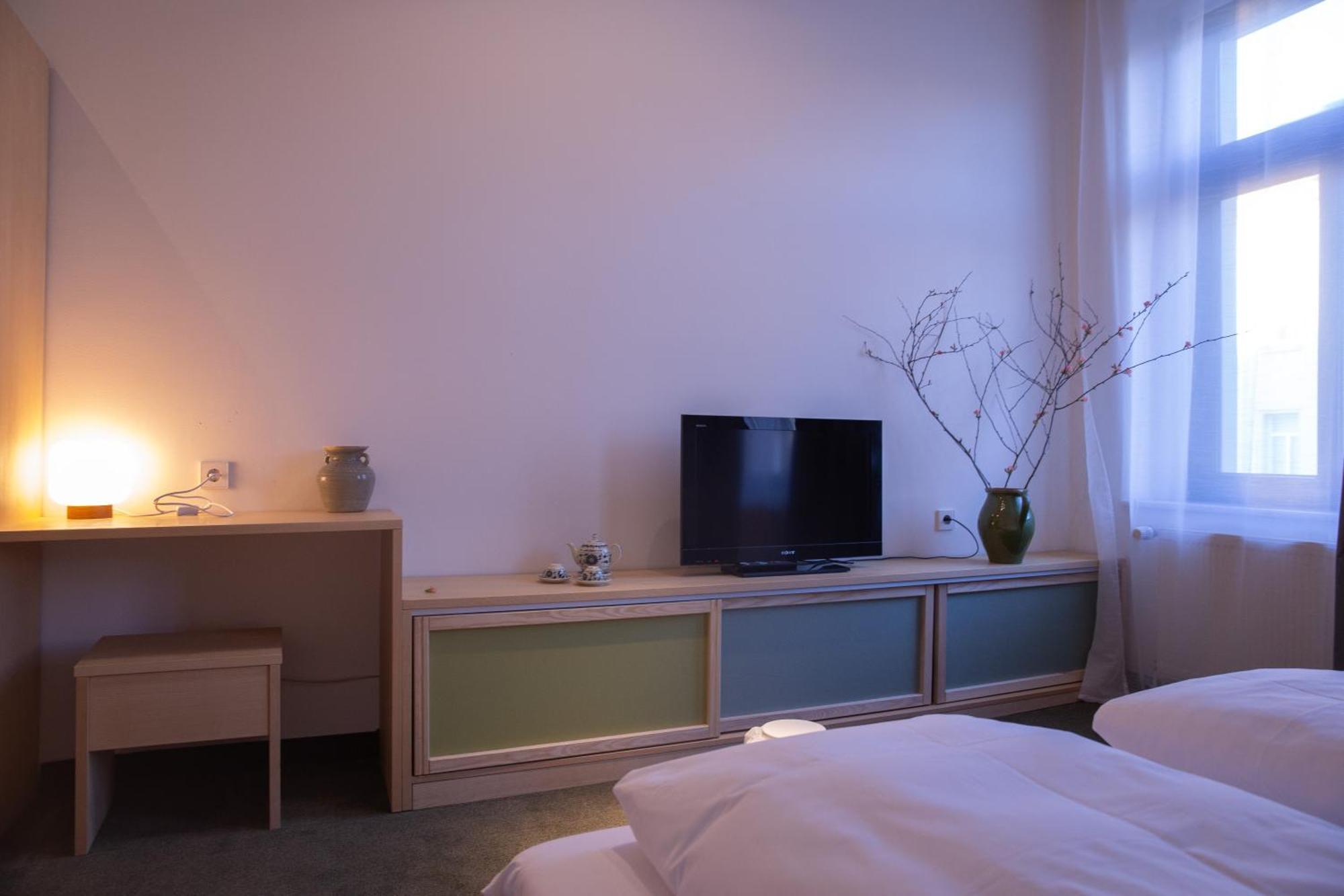 Double Room,1521763078:JPEG