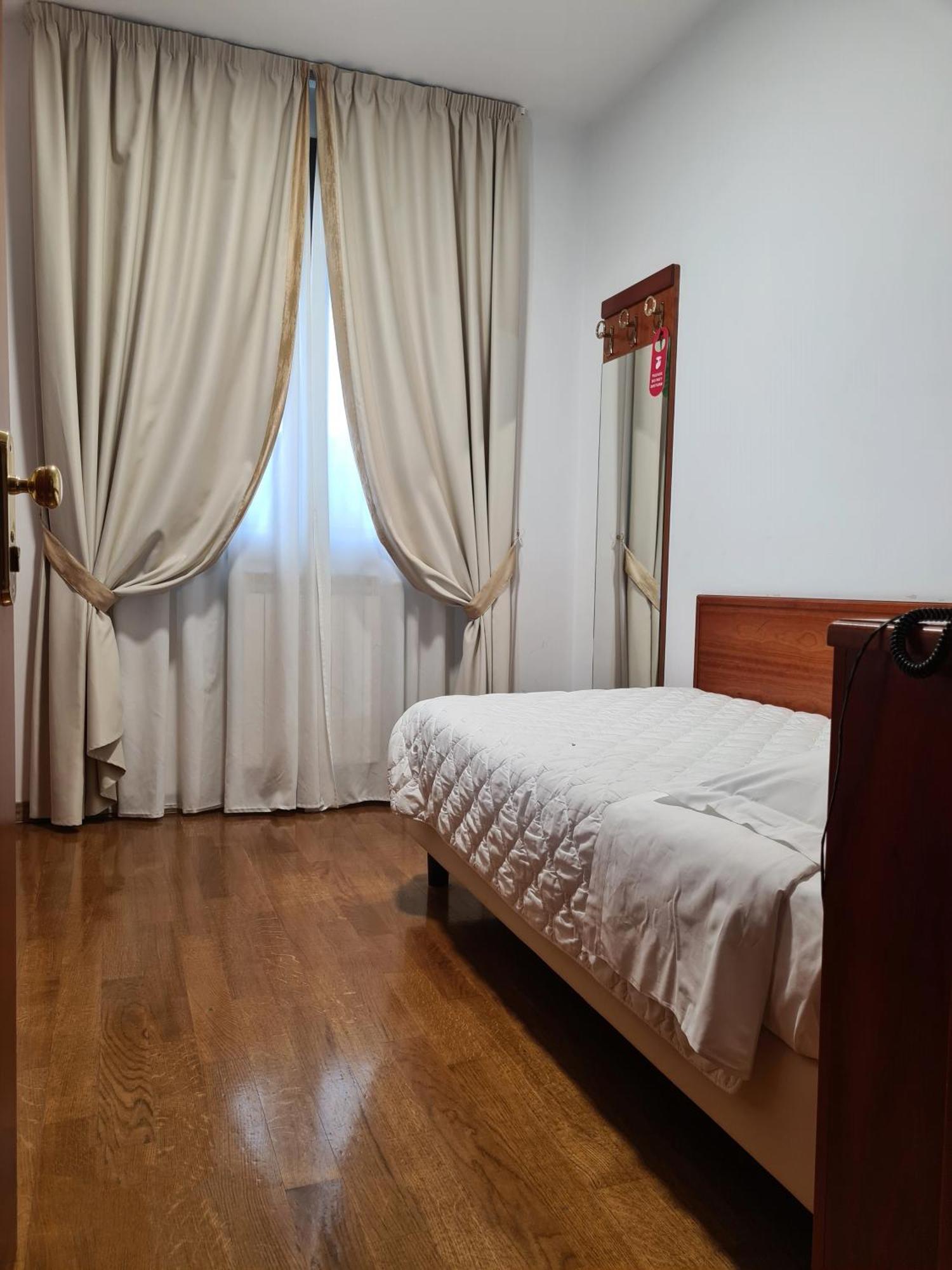 Single Room,1526183086:JPEG